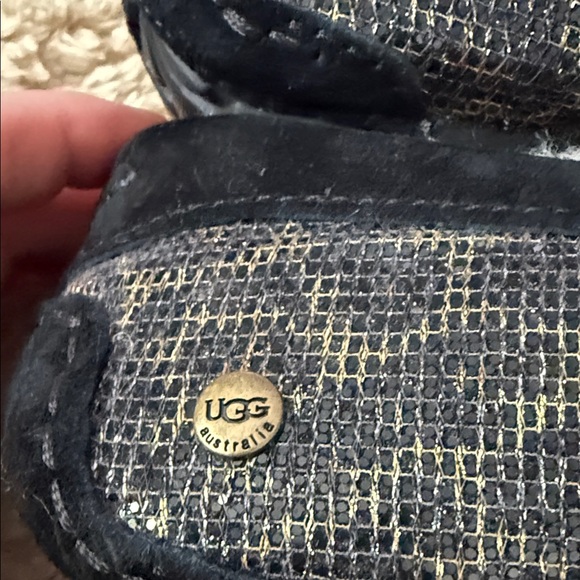 NWOT UGG Black and Cream Women's Slippers - so cozy!! wear @home or on the go! - Picture 4 of 11